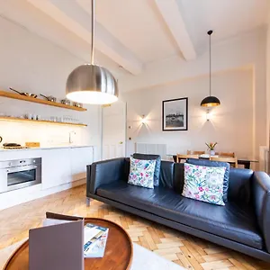 Linton Collection - 28 North Bridge Apartment Edinburgh